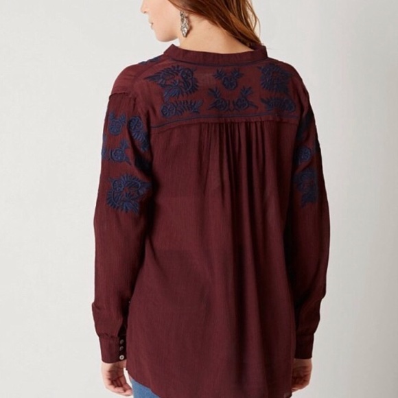 Gimmicks Embroidered Long Sleeve Blouse - Picture 2 of 6